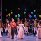 Фото из спектакля МАЭСТРО ПРИГЛАШАЕТ