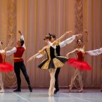 Фото из спектакля ЗДЕСЬ ЗАЖИГАЮТ ЗВЕЗДЫ