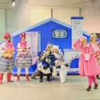 Фото из спектакля КОШКИН ДОМ