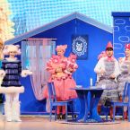 Фото из спектакля КОШКИН ДОМ